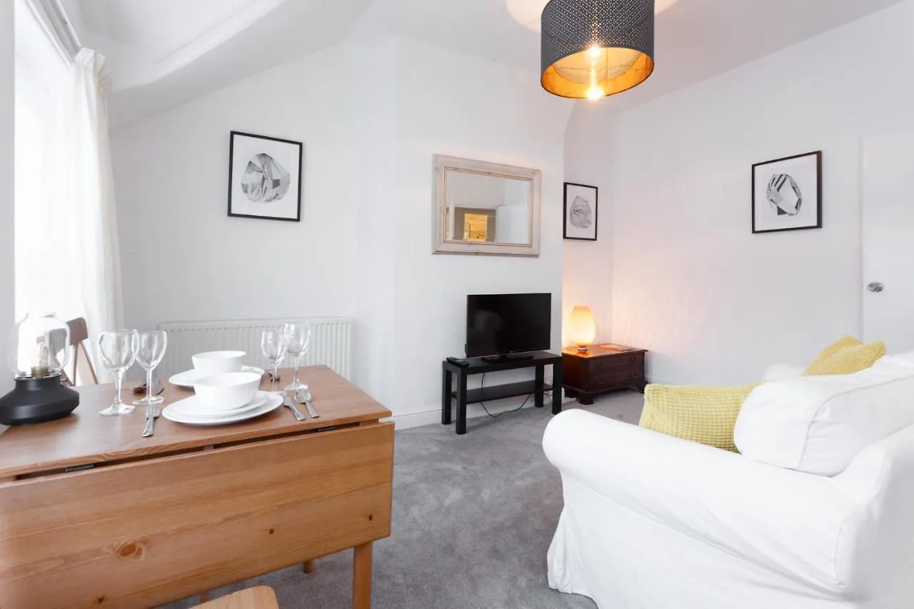 Charming, Well-Equipped Apt - 5 Minutes From Beach Bournemouth