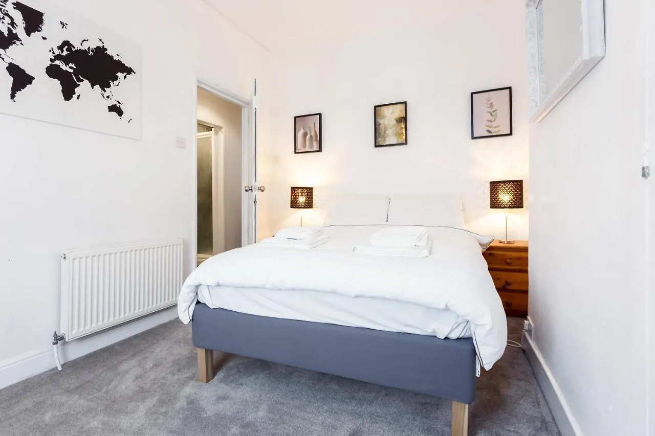 Apartament Charming, Well-Equipped Apt - 5 Minutes From Beach Bournemouth