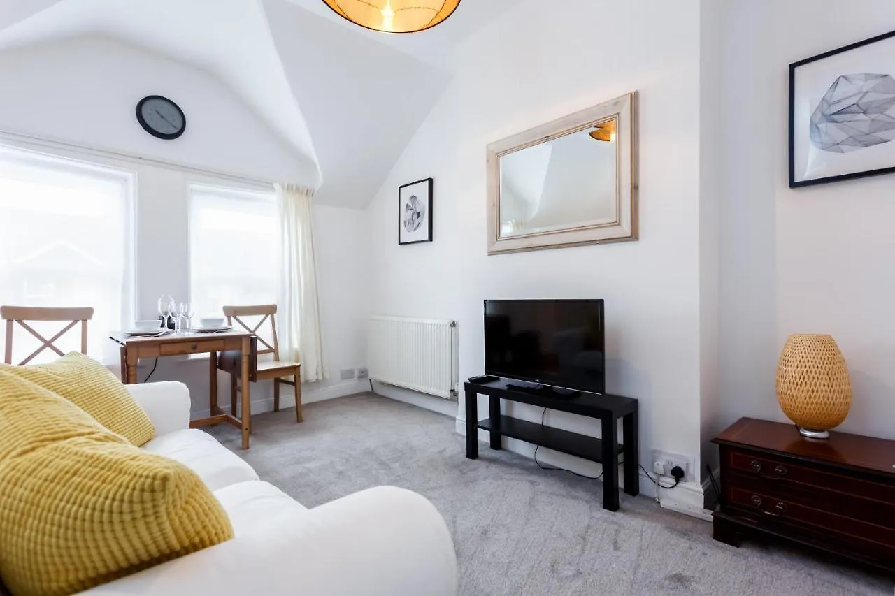 Charming, Well-Equipped Apt - 5 Minutes From Beach Bournemouth United Kingdom
