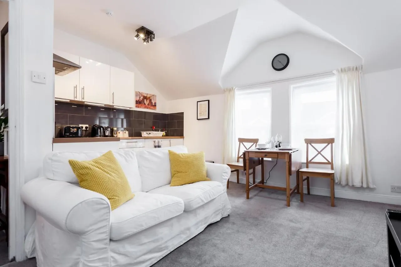 Charming, Well-Equipped Apt - 5 Minutes From Beach Bournemouth
